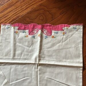 Vintage pr Embroidered appliqué pillow covers slips sham Pink Trim guc